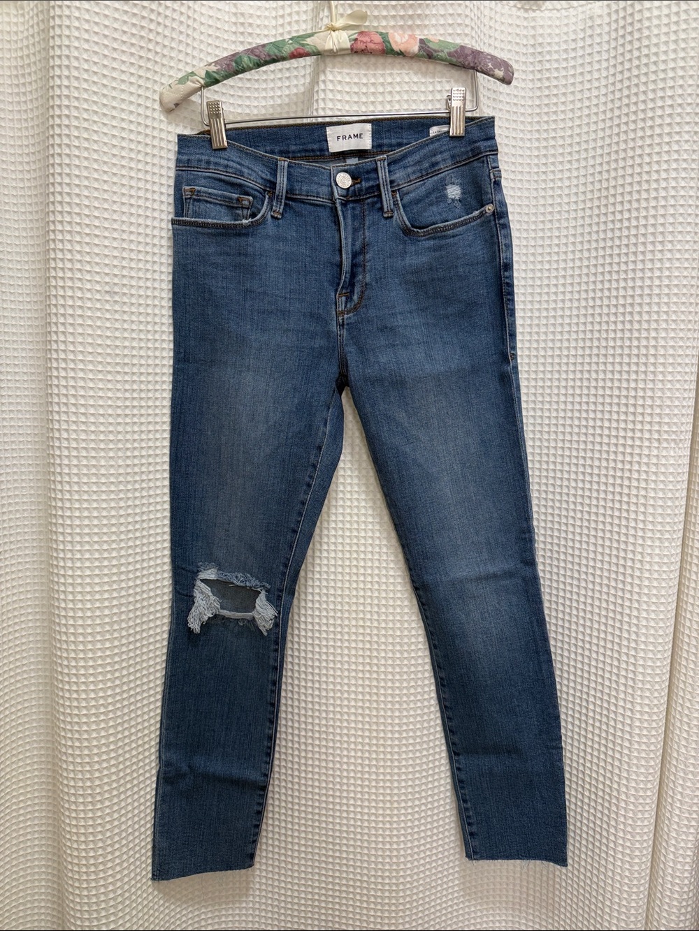Anthropologie Denim Skinny Jeans in Medium Blue with Knee Distress - size 28